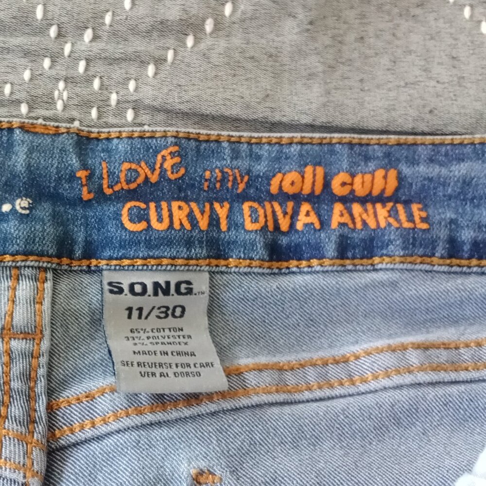 S.O.N.G. CURVY DIVA ANKLE ROLL CUFF JEANS - Picture 3 of 6